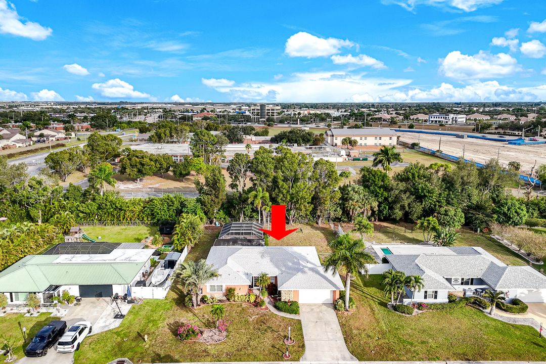 5203 Selby Dr, Fort Myers, FL 33919
