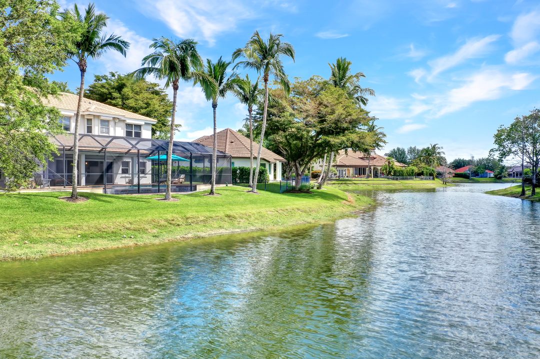 8146 Las Palmas Way, Naples, FL 34109