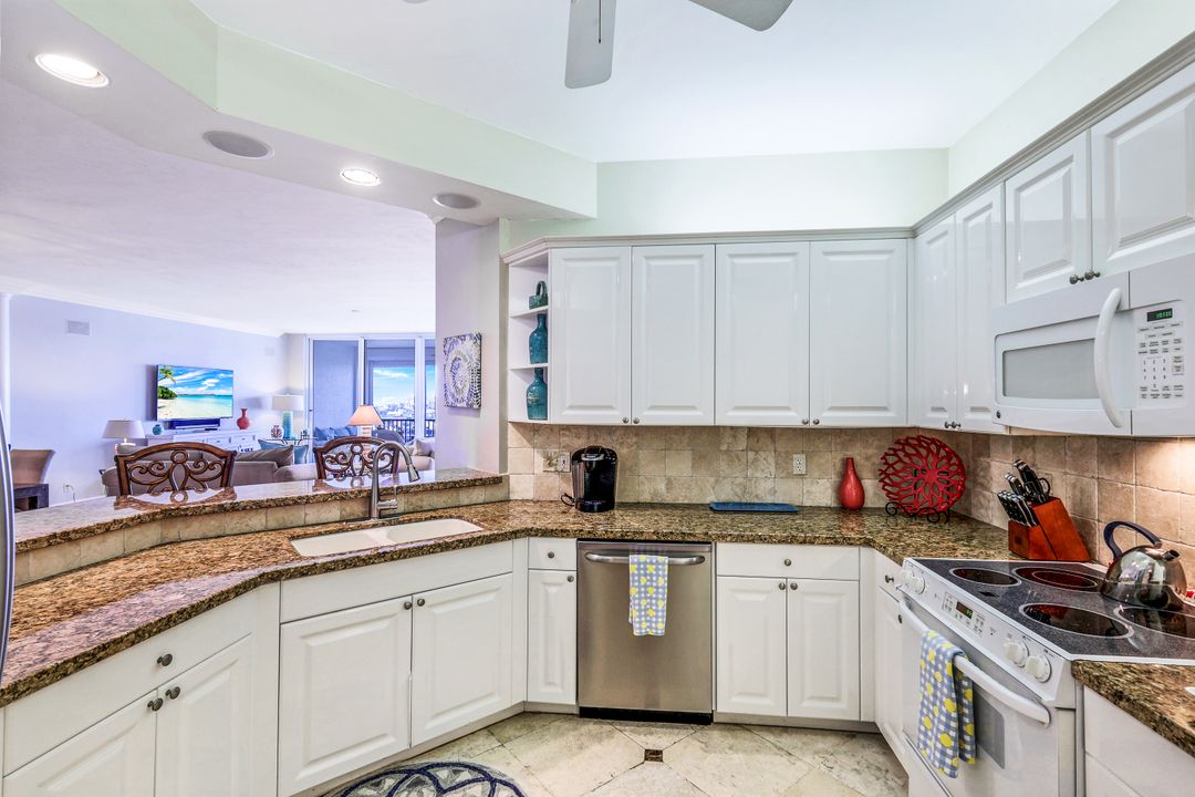 410 Flagship Dr #903, Naples, FL 34108