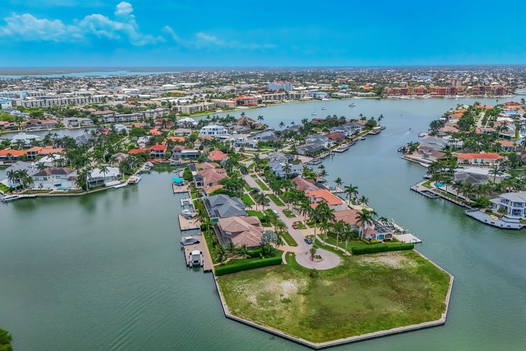620 Rockport Ct, Marco Island, FL 34145