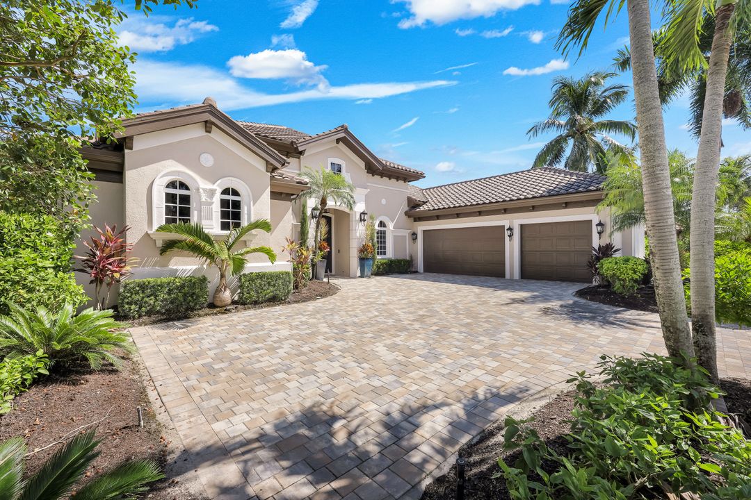 8871 Shenendoah Cir, Naples, FL 34113