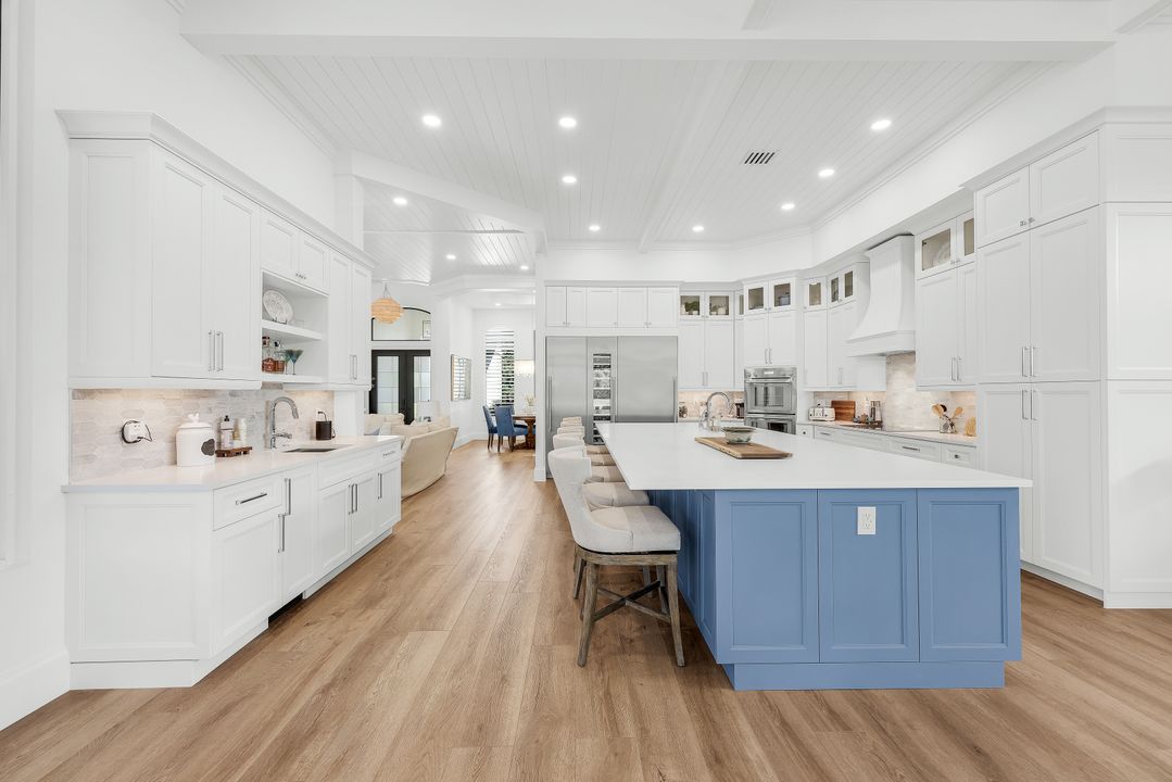 5092 Cerromar Dr, Naples, FL 34112