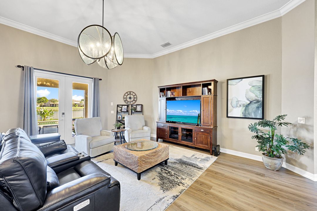 2143 Grove Dr, Naples, FL 34120