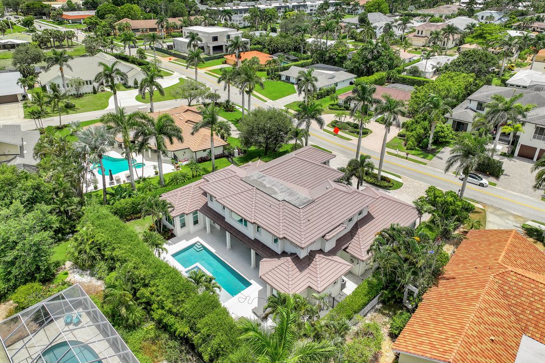 569 Neapolitan Way, Naples, FL 34103