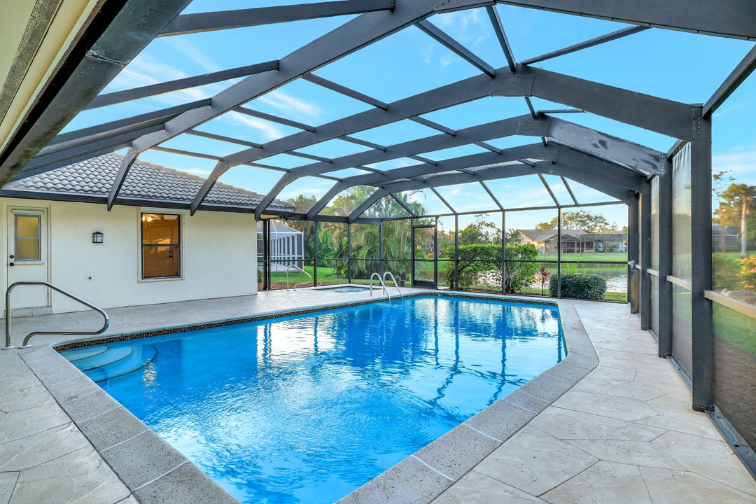 2460 Kings Lake Blvd, Naples, FL 34112