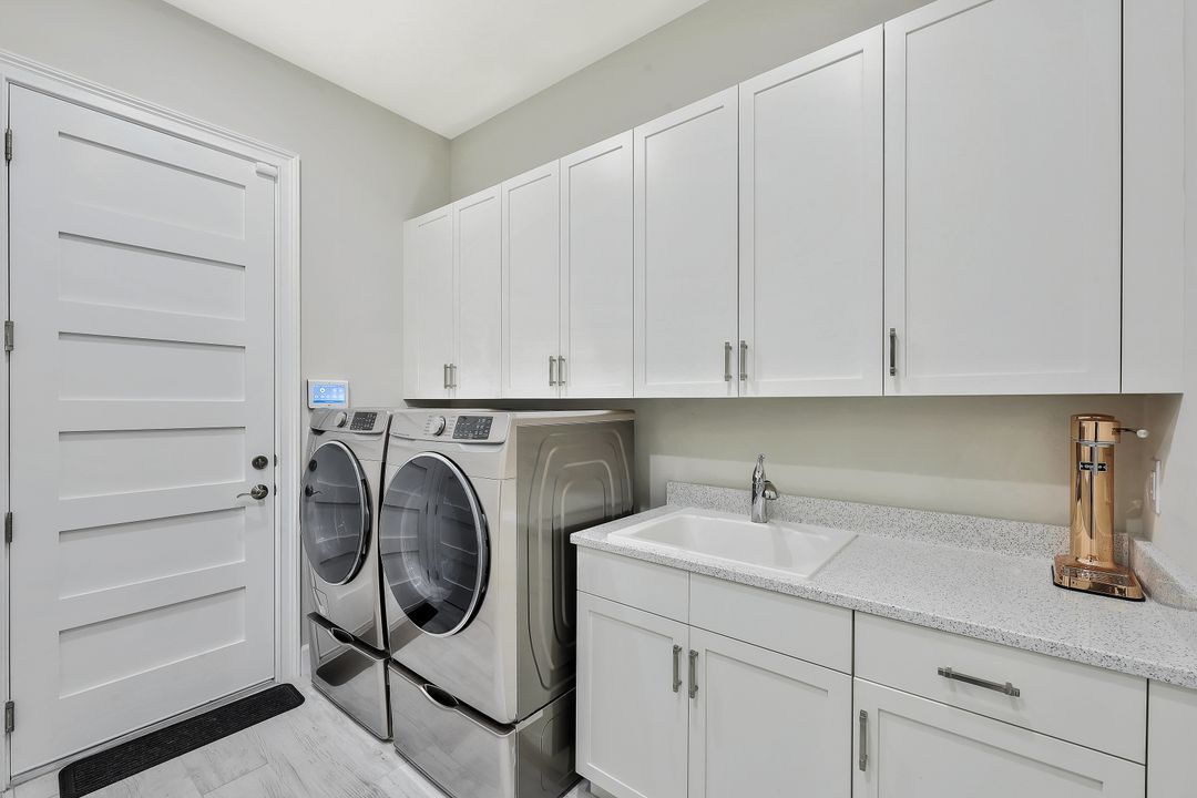 5666 Elbow Ave, Naples, FL 34113