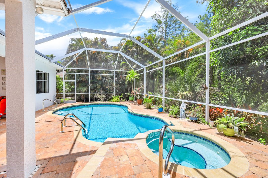 6689 Mill Run Rd, Naples, FL 34109
