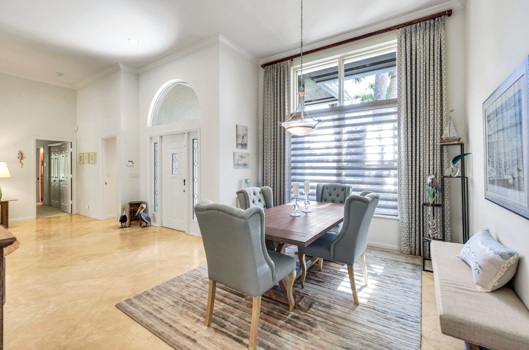 717 Pine Creek Ln, Naples, FL 34108