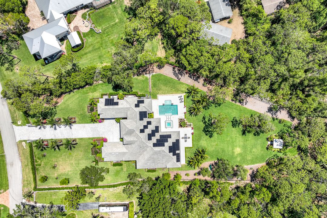 125 Caribbean Rd, Naples, FL 34108