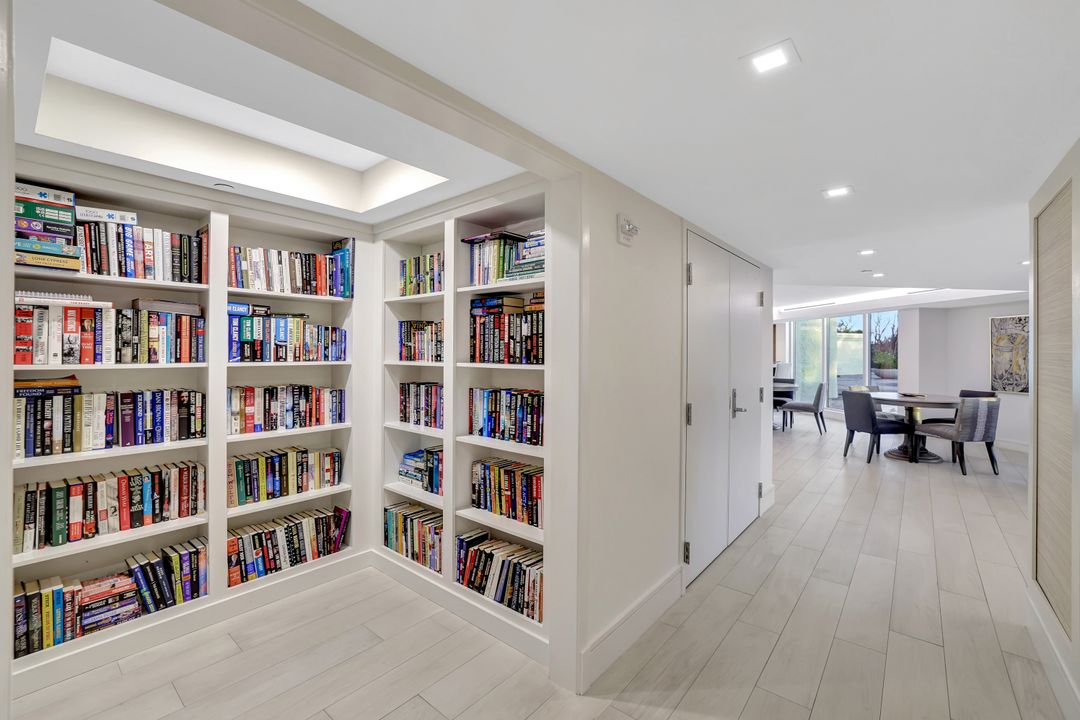 8111 Bay Colony Dr #1102, Naples, FL 34108