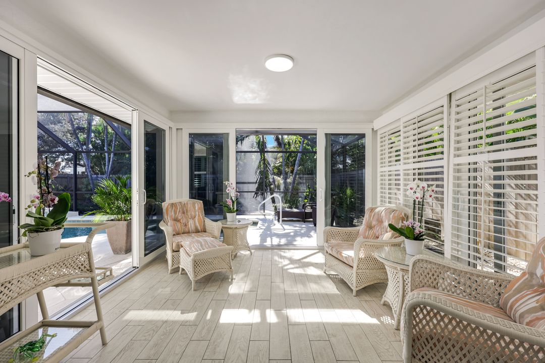 574 102nd Ave N, Naples, FL 34108