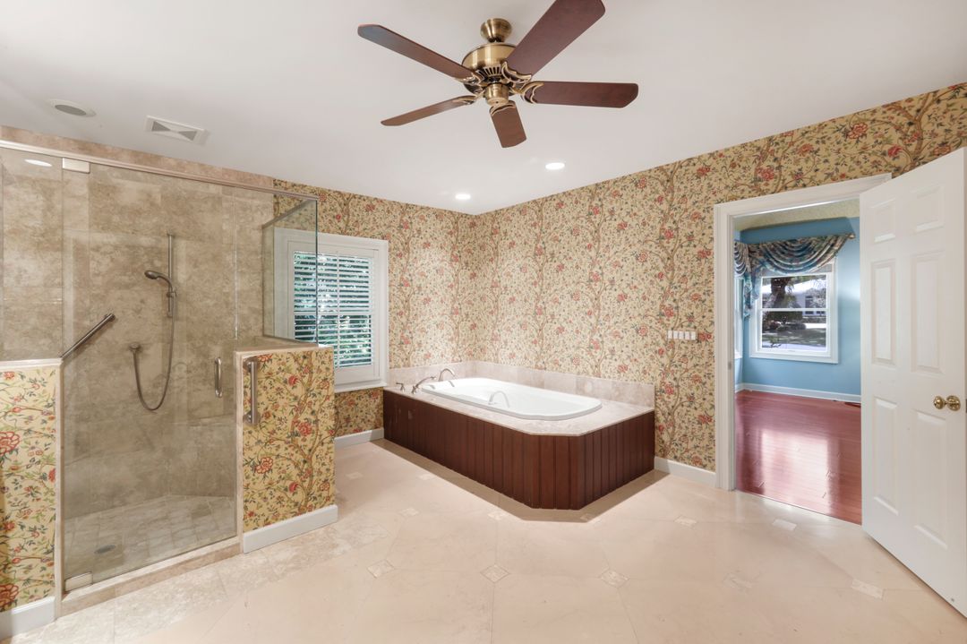 675 Murex Dr, Naples, FL 34102