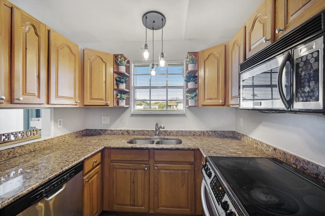 1319 SW 9th Ct, Cape Coral, FL 33991