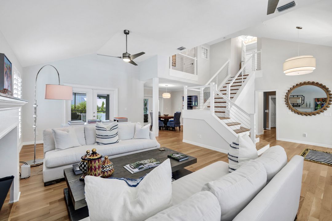 670 8th Ave S, Naples, FL 34102