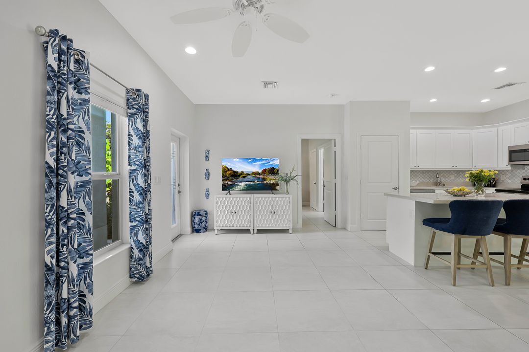 3892 14th St N, Naples, FL 34103