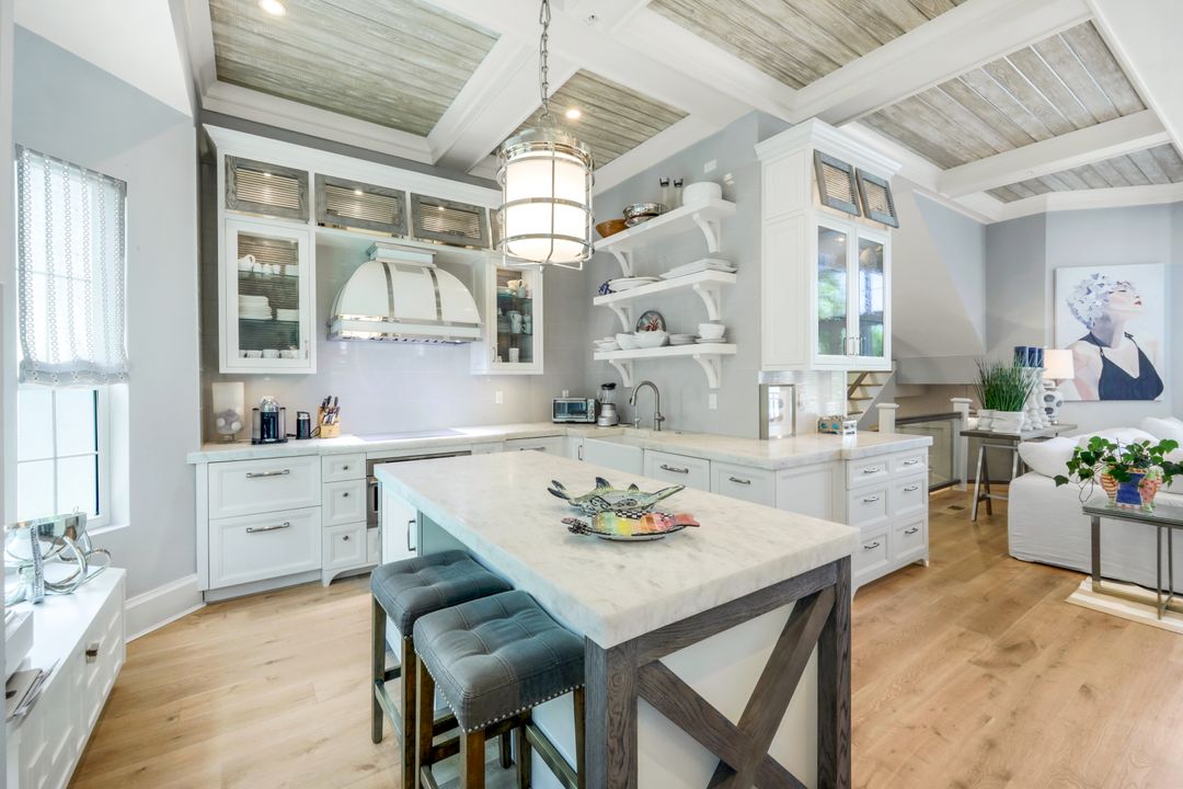 510 2nd St S, Naples, FL 34102