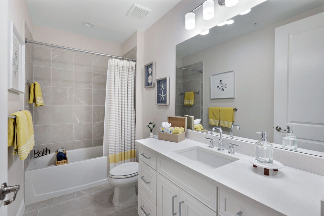 2542 Seychelles Dr #702, Naples, FL 34112