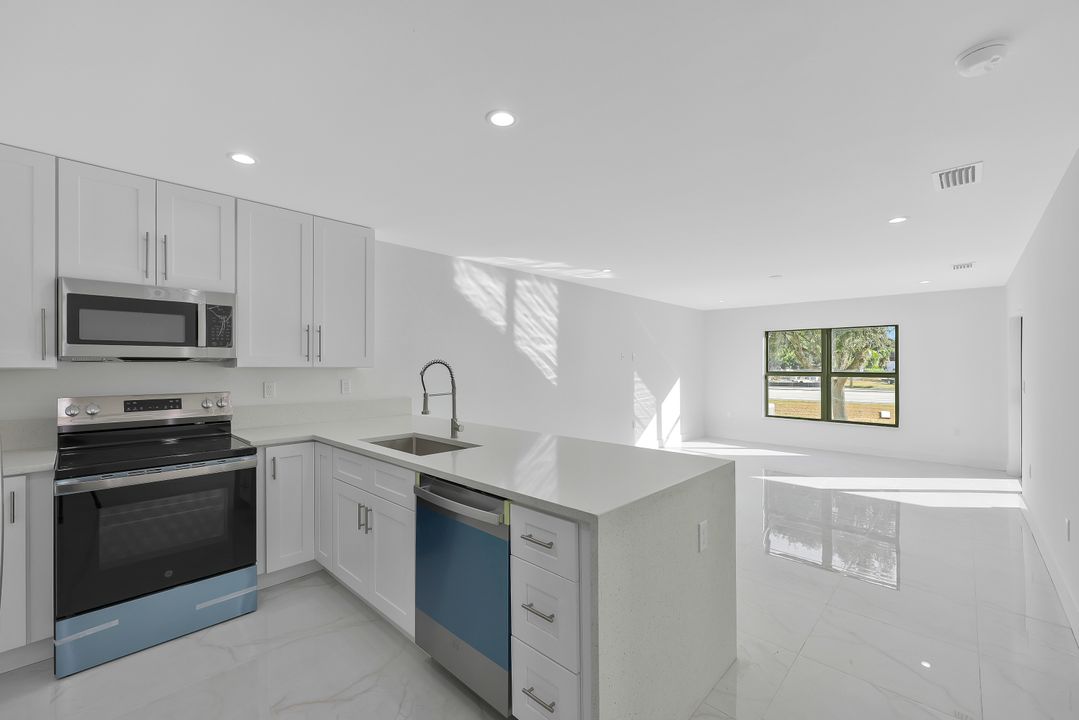 125 Holland St, North Fort Myers, FL 33917