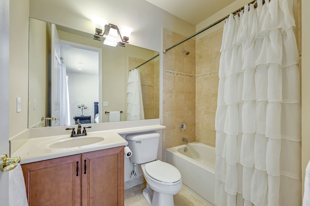 6582 Monterey Point, Naples, FL 34105