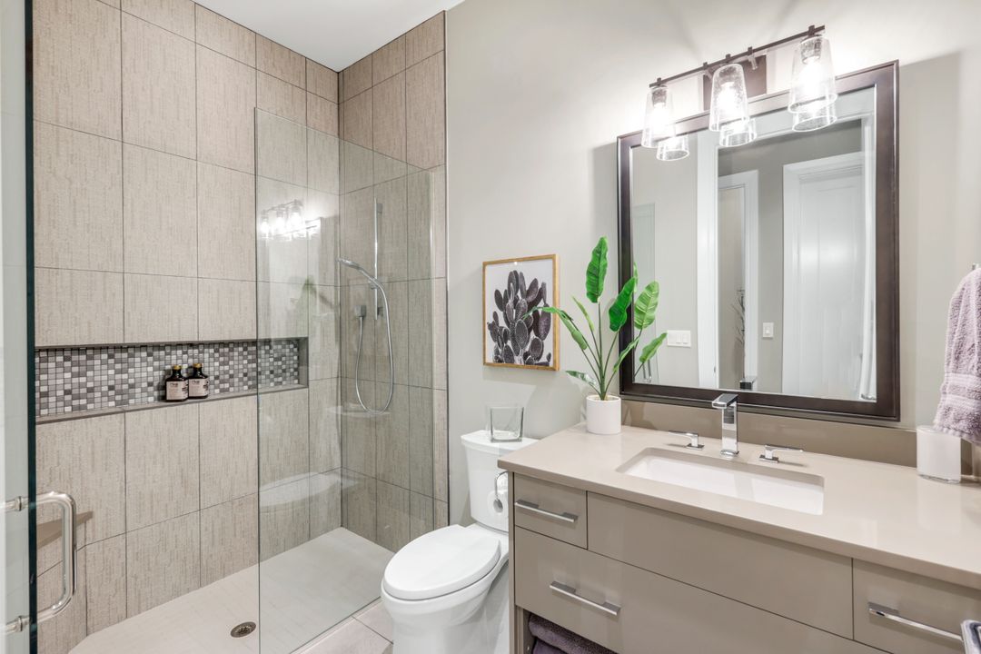 112 Hickory Rd, Naples, FL 34108