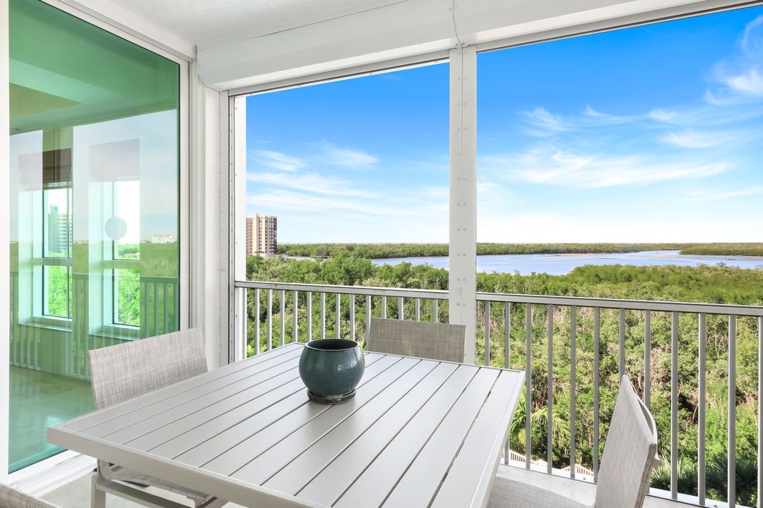 295 Grande Way #304, Naples, FL 34110