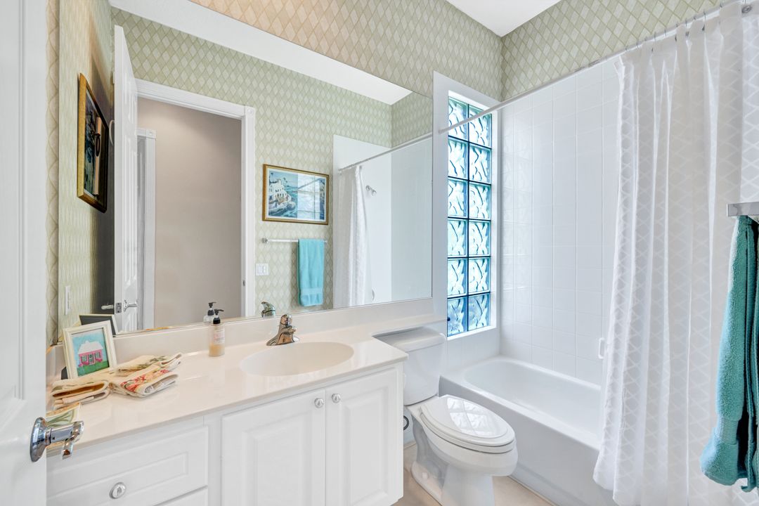 4313 Queen Elizabeth Way, Naples, FL 34119