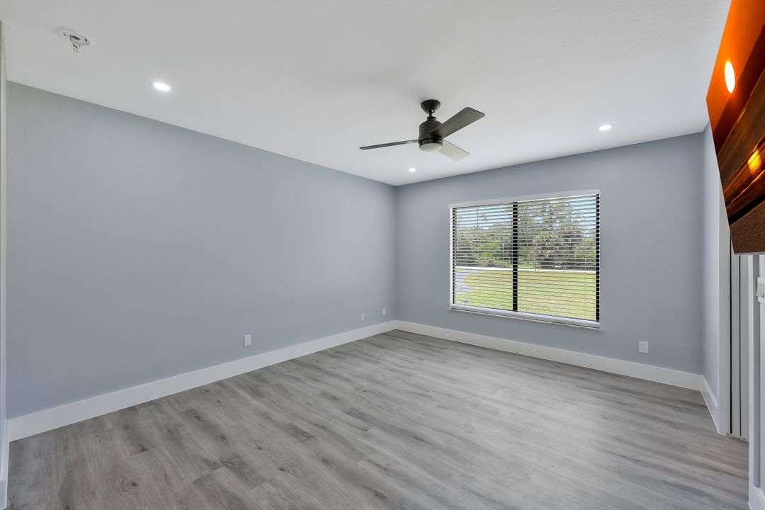 380 4th St NE, Naples, FL 34120