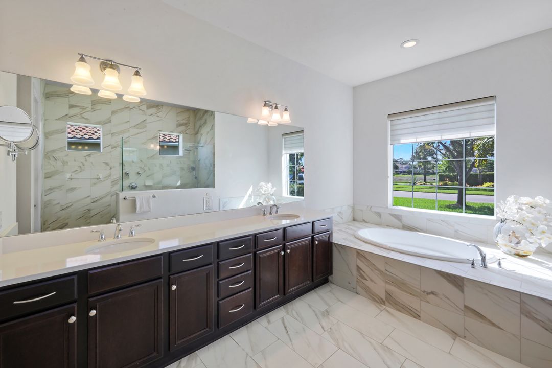 9238 Ores Cir, Naples, FL 34120