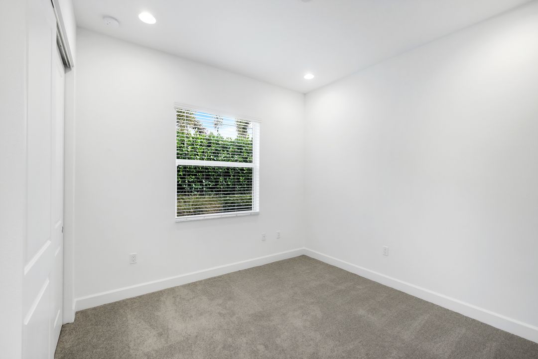 11805 Drake Ln, Naples, FL 34120