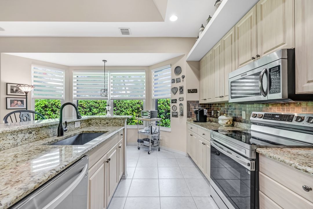 8241 Laurel Lakes Blvd, Naples, FL 34119