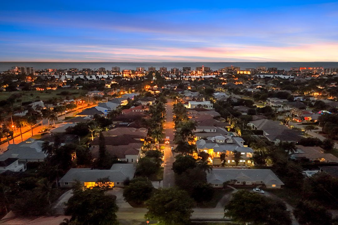 699 Fairway Terrace, Naples, FL 34103