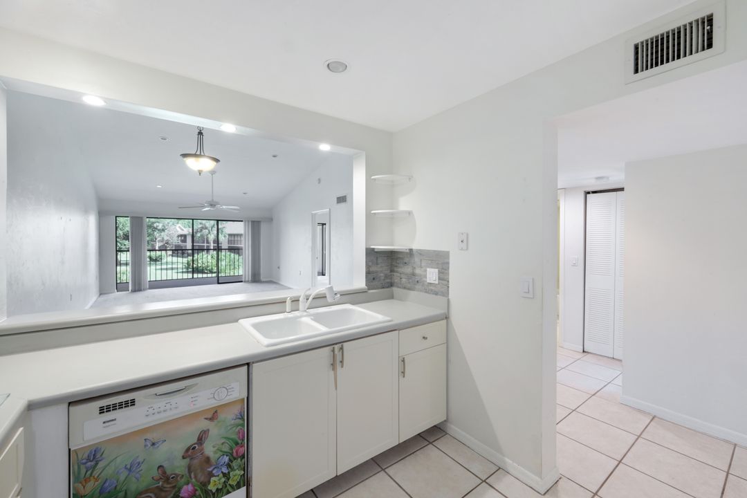 1228 Commonwealth Cir #203, Naples, FL 34116