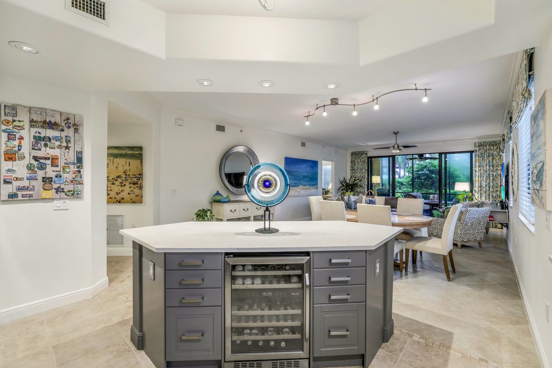 975 Sandpiper St  #A-105, Naples, FL 34102