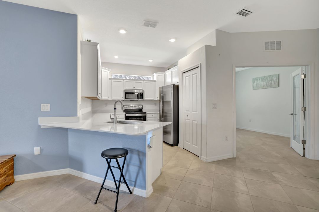 2567 Vine Ave, Naples, FL 34120