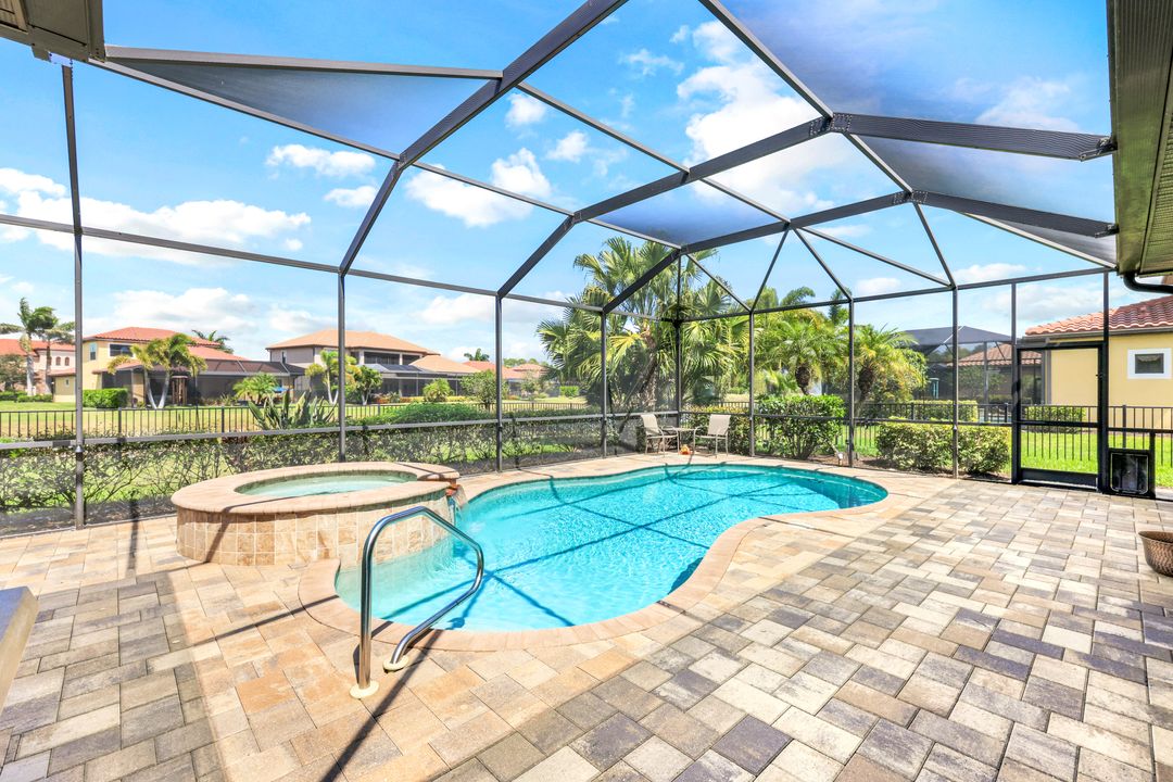 1585 Mockingbird Dr, Naples, FL 34120