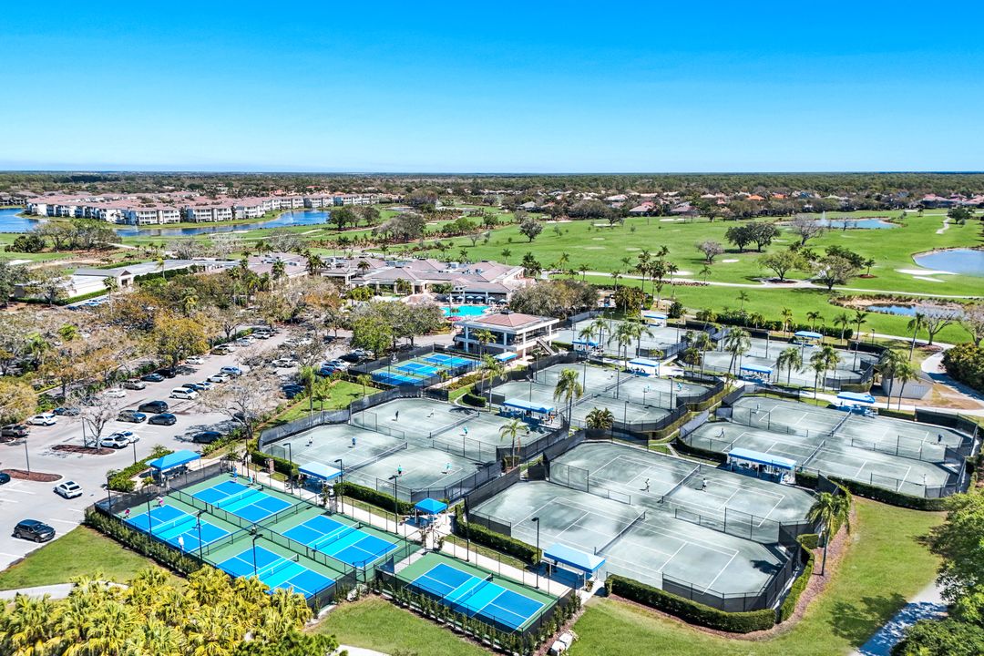 242 Via Perignon, Naples, FL 34119