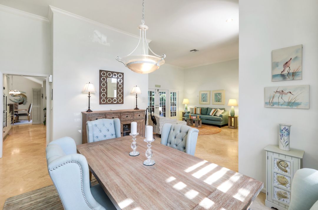 717 Pine Creek Ln, Naples, FL 34108