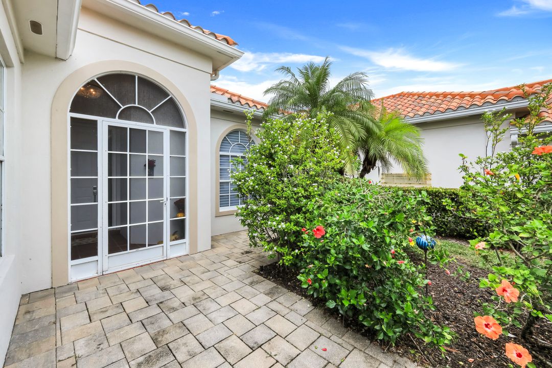 4453 Novato Ct, Naples, FL 34109