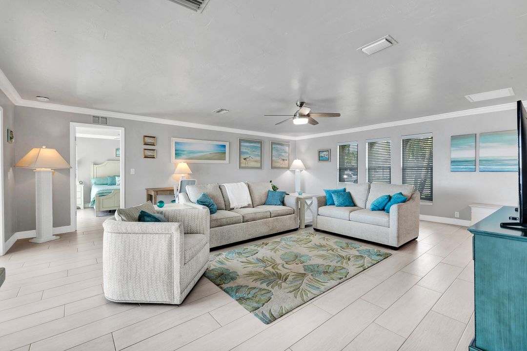 809 SW 2nd Ave, Cape Coral, FL 33991