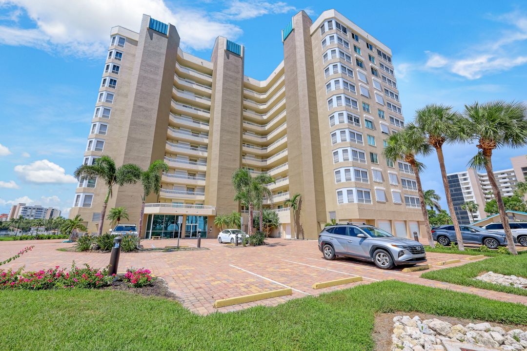 25 Bluebill Ave #1105, Naples, FL 34108