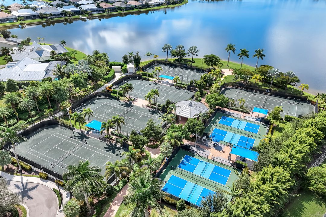 14795 Edgewater Cir, Naples, FL 34114