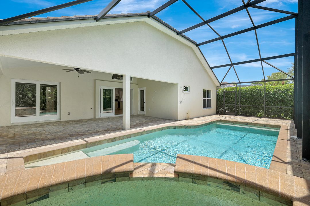 7052 Timberland Cir, Naples, FL 34109