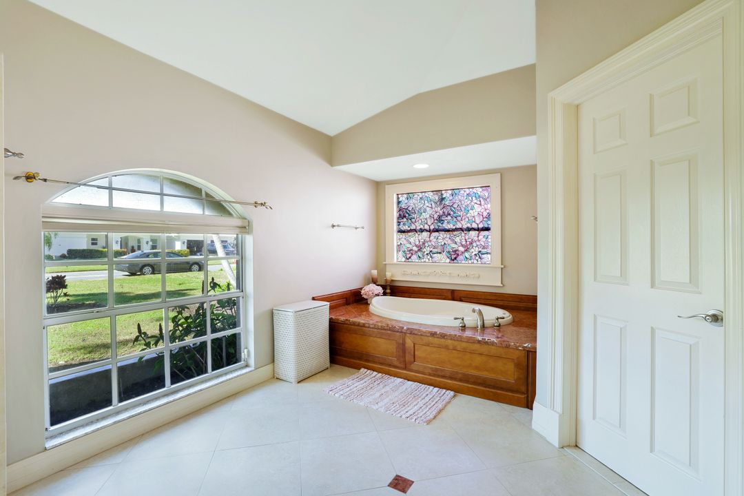 146 Muirfield Cir, Naples, FL 34113