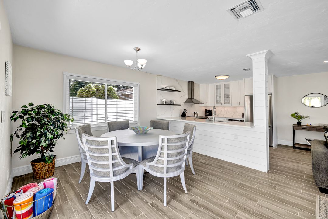 701 93rd Ave N, Naples, FL 34108