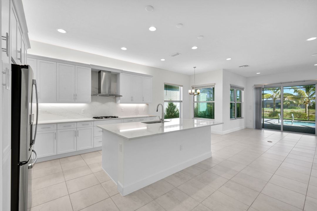 12261 Windamere Trl, Naples, FL 34120