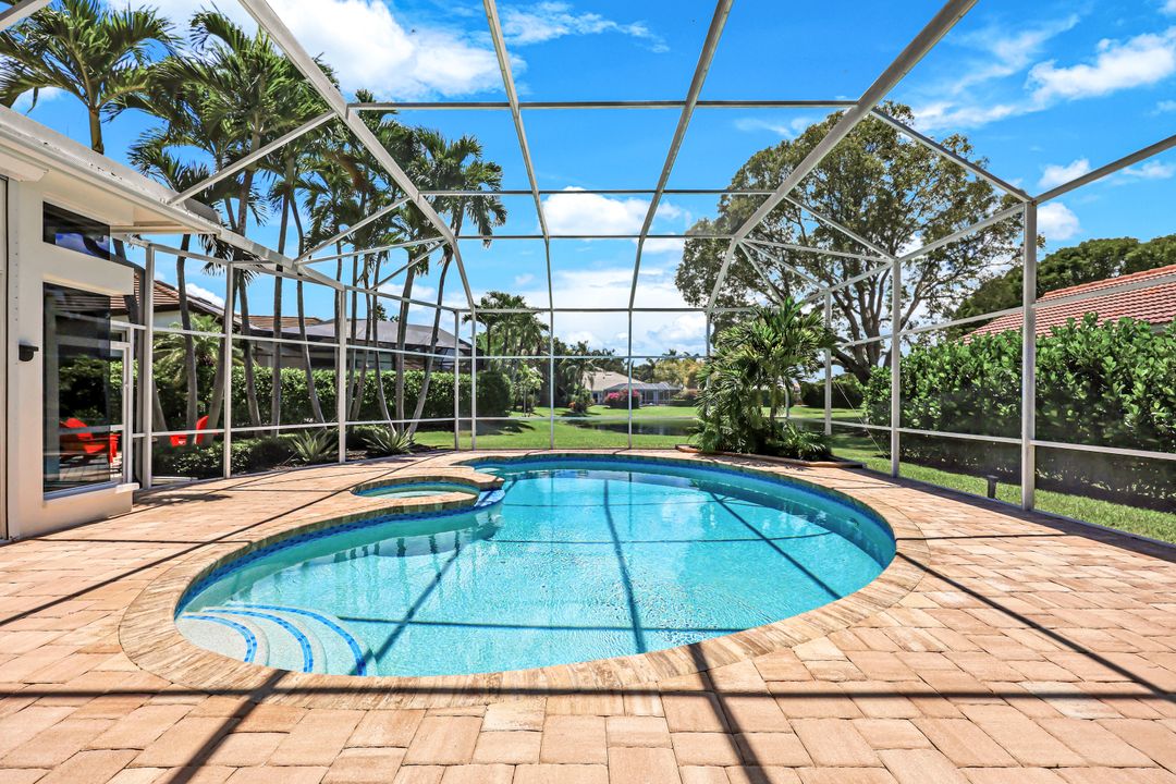 7998 Beaumont Ct, Naples, FL 34109