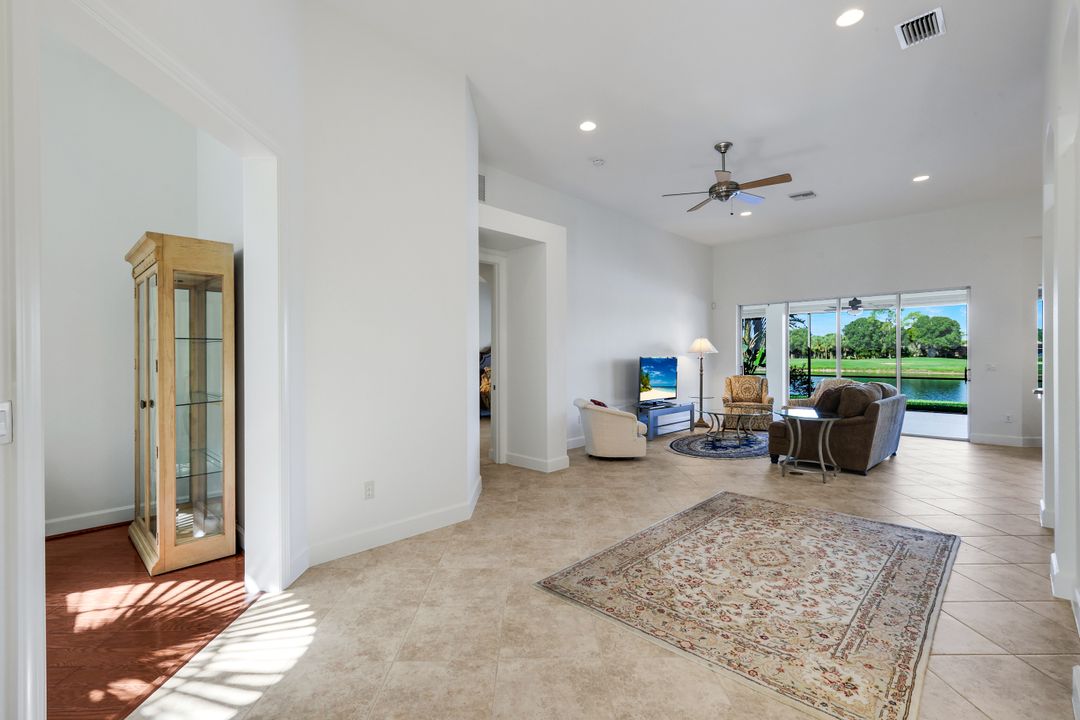 8737 Mustang Island Cir, Naples, FL 34113
