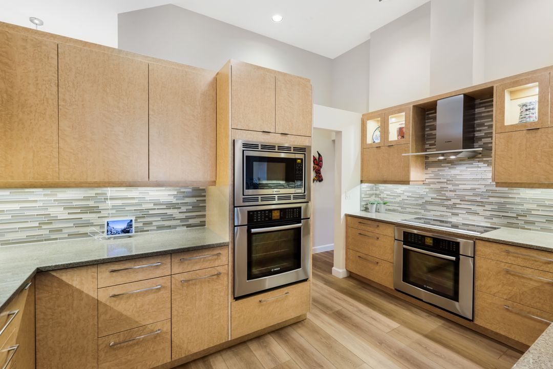 353 Carlton Pl, Naples, FL 34108