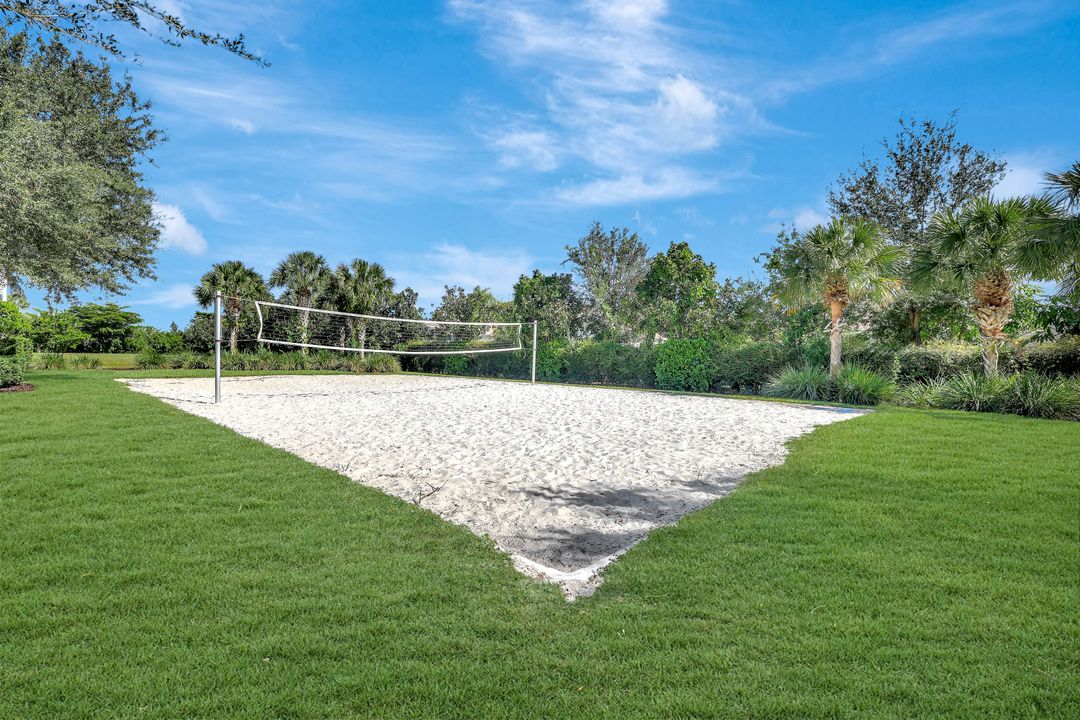 2193 Clementine St, Naples, FL 34120