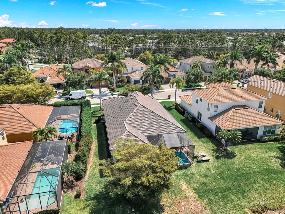 1685 Serrano Cir, Naples, FL 34105